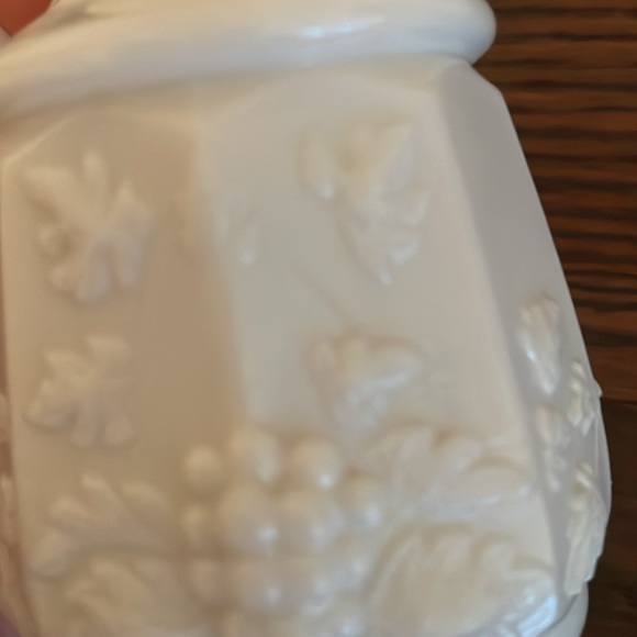 Vintage Milk Glass Westmoreland Grape Design Oil & Vinegar Cruet with Stopper - Picture 10 of 14